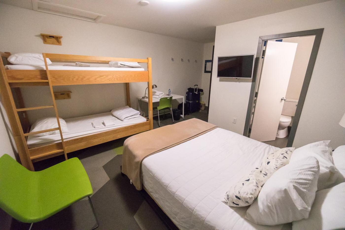 HI Calgary City Centre - Hostel