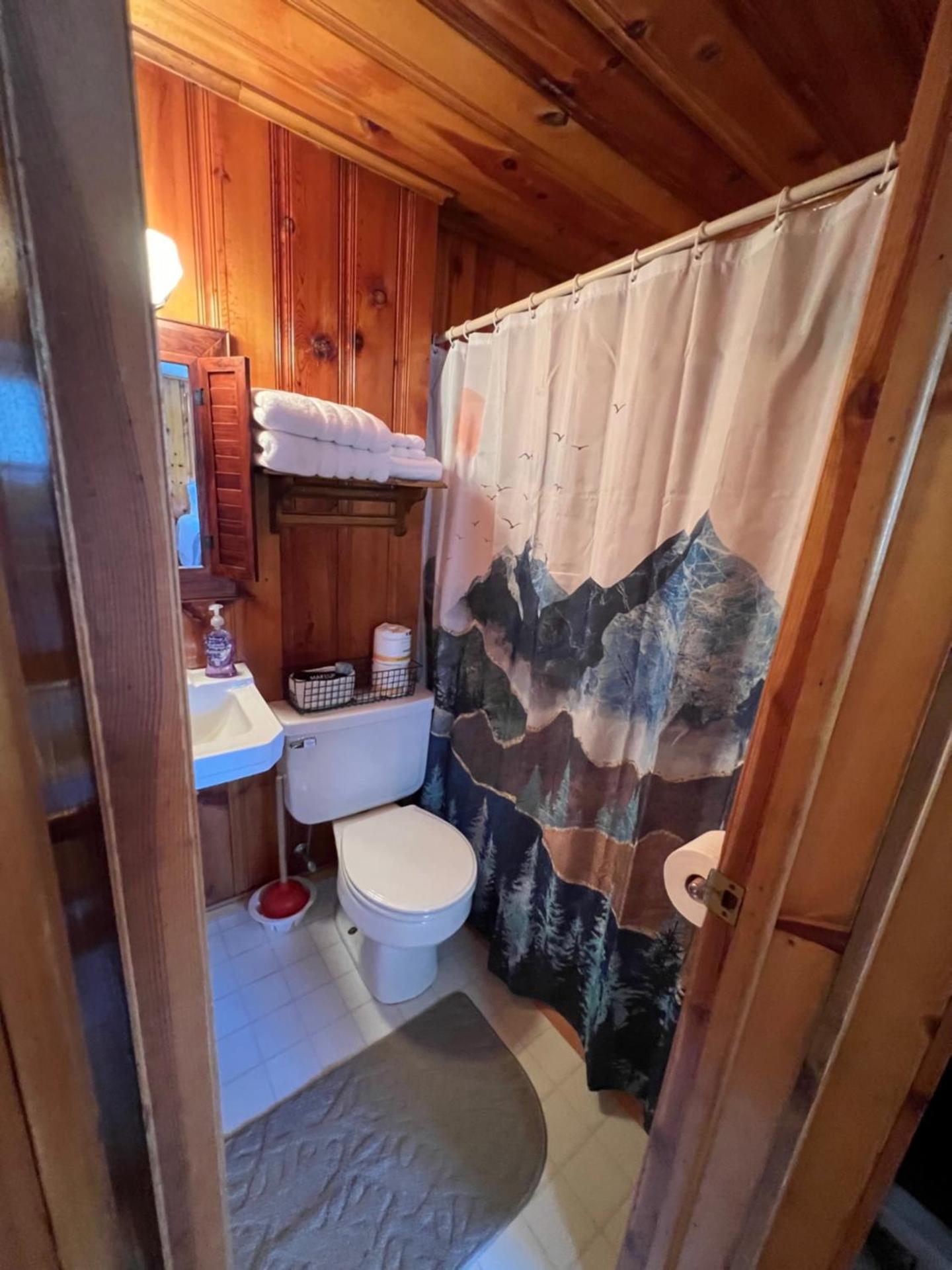 Deluxe Double Room (2 Adults + 1 Child)