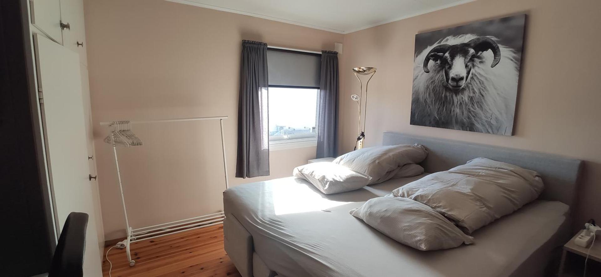 Sleeps 8 - 3 Bedrooms