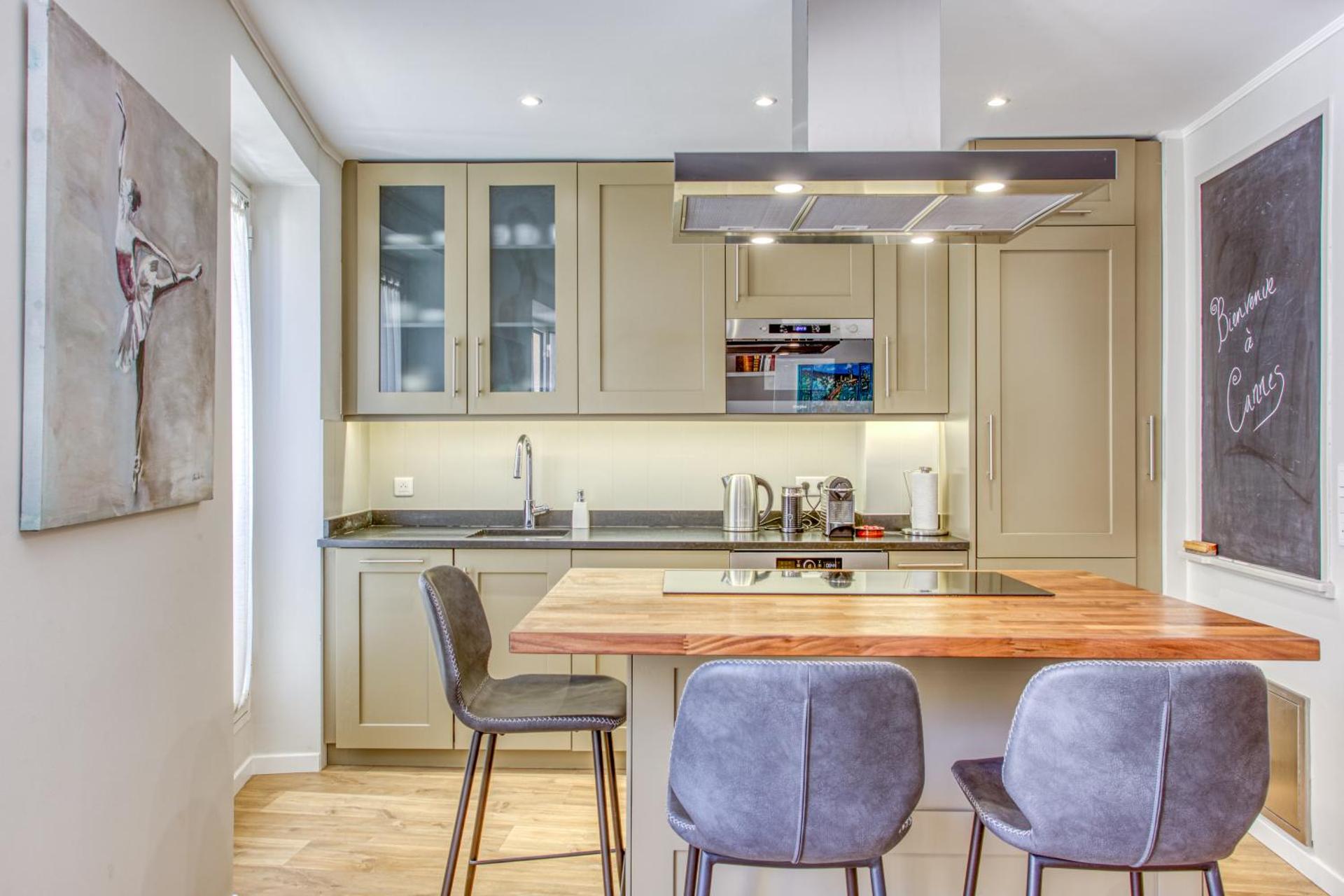 Style in Cannes-Beautiful Apt-5 mins stroll to Festival-Beach-Port