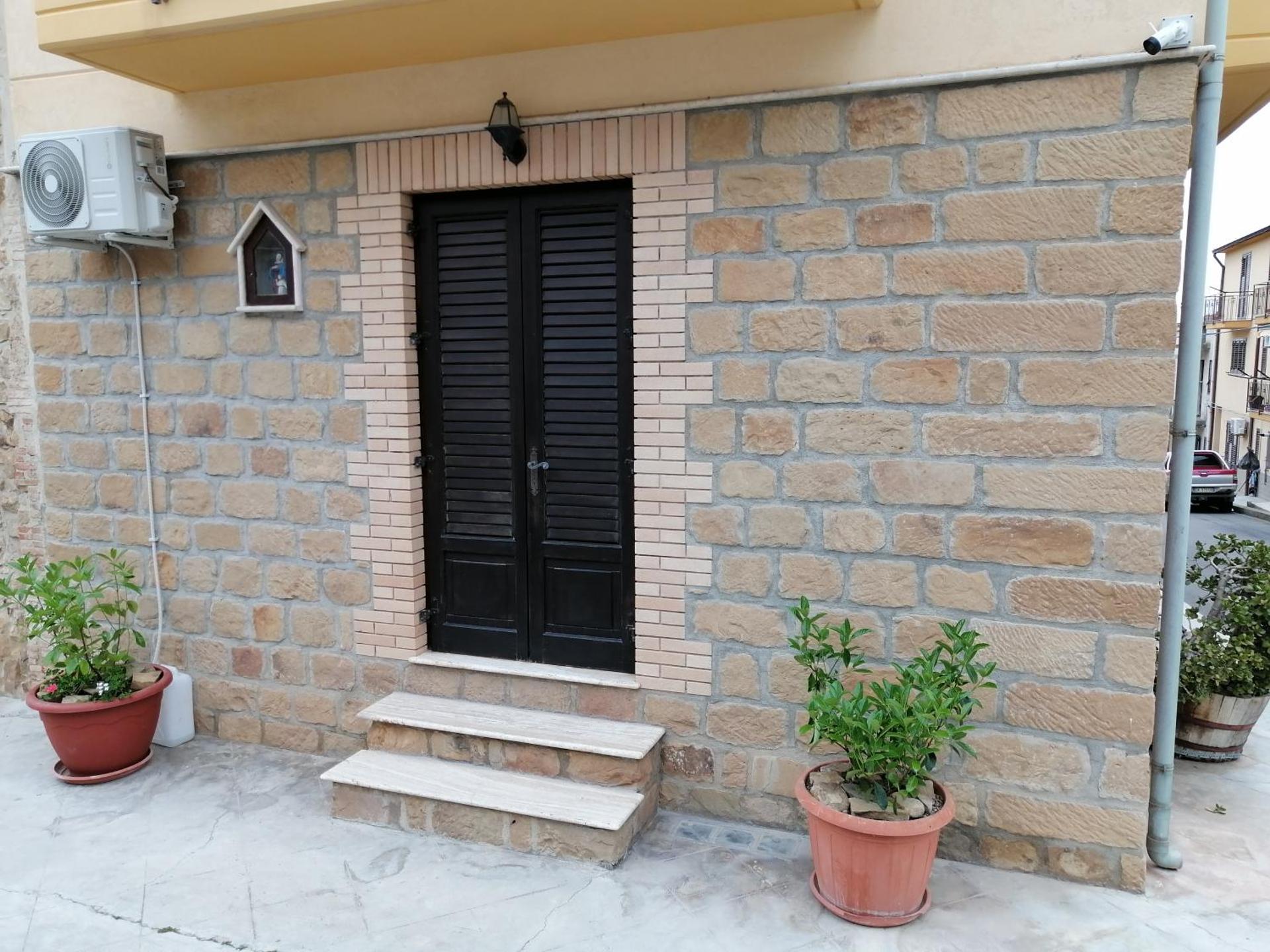 STONE HOUSE e Casa Vacanze Zia Rosina