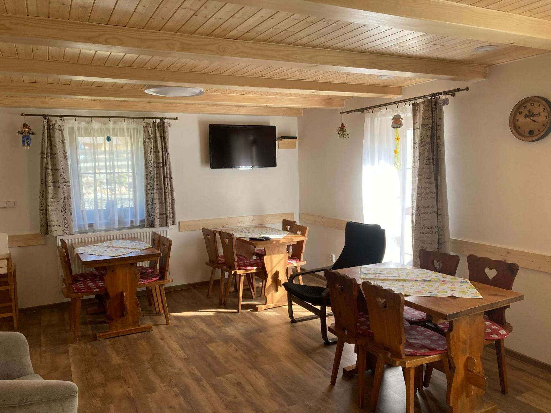 Communal lounge/ TV room