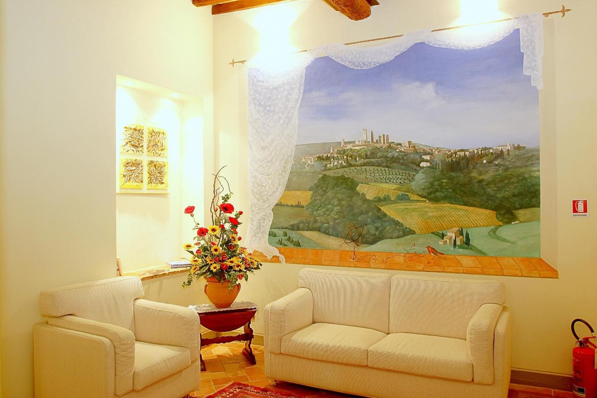 Communal lounge/ TV room