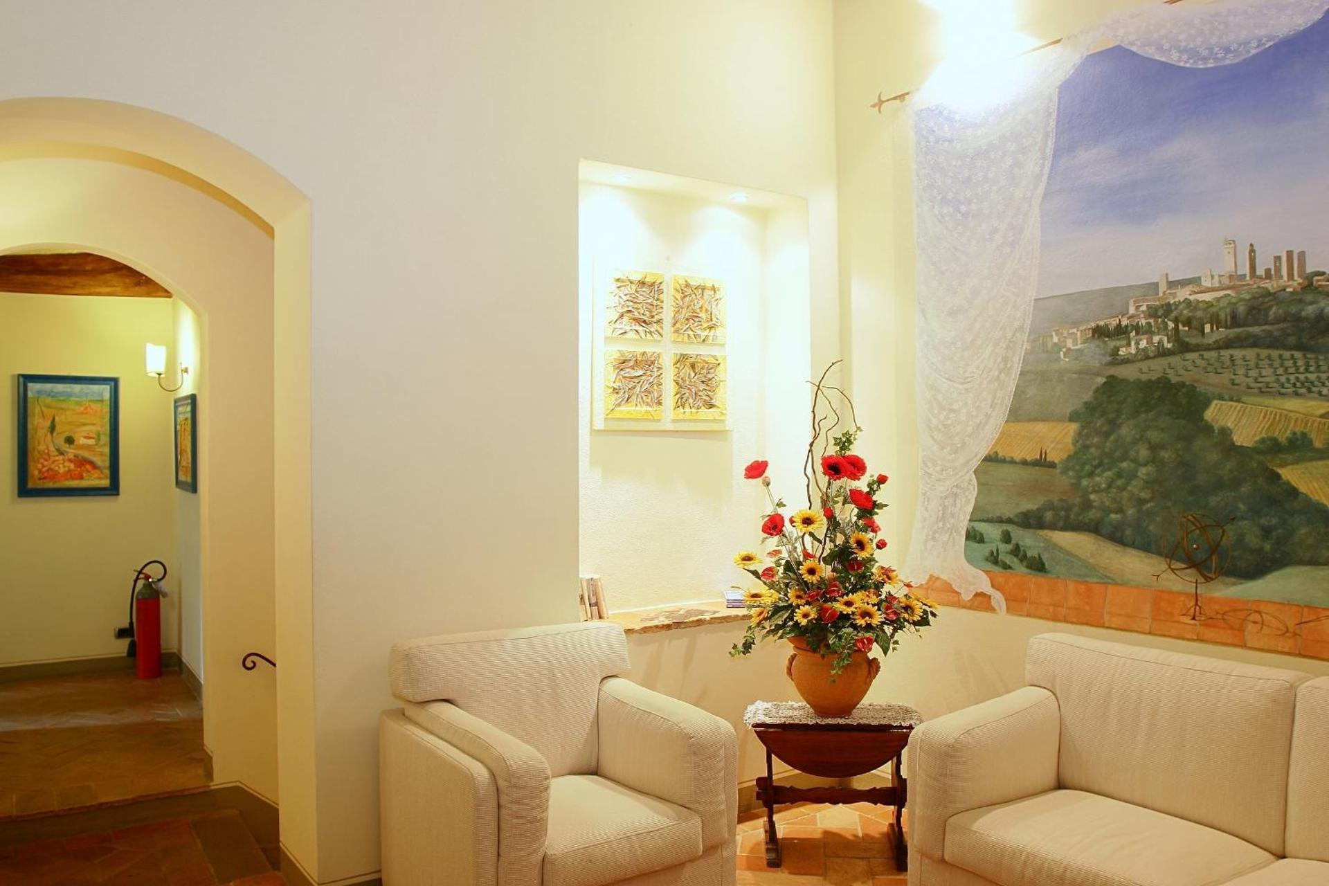 Communal lounge/ TV room