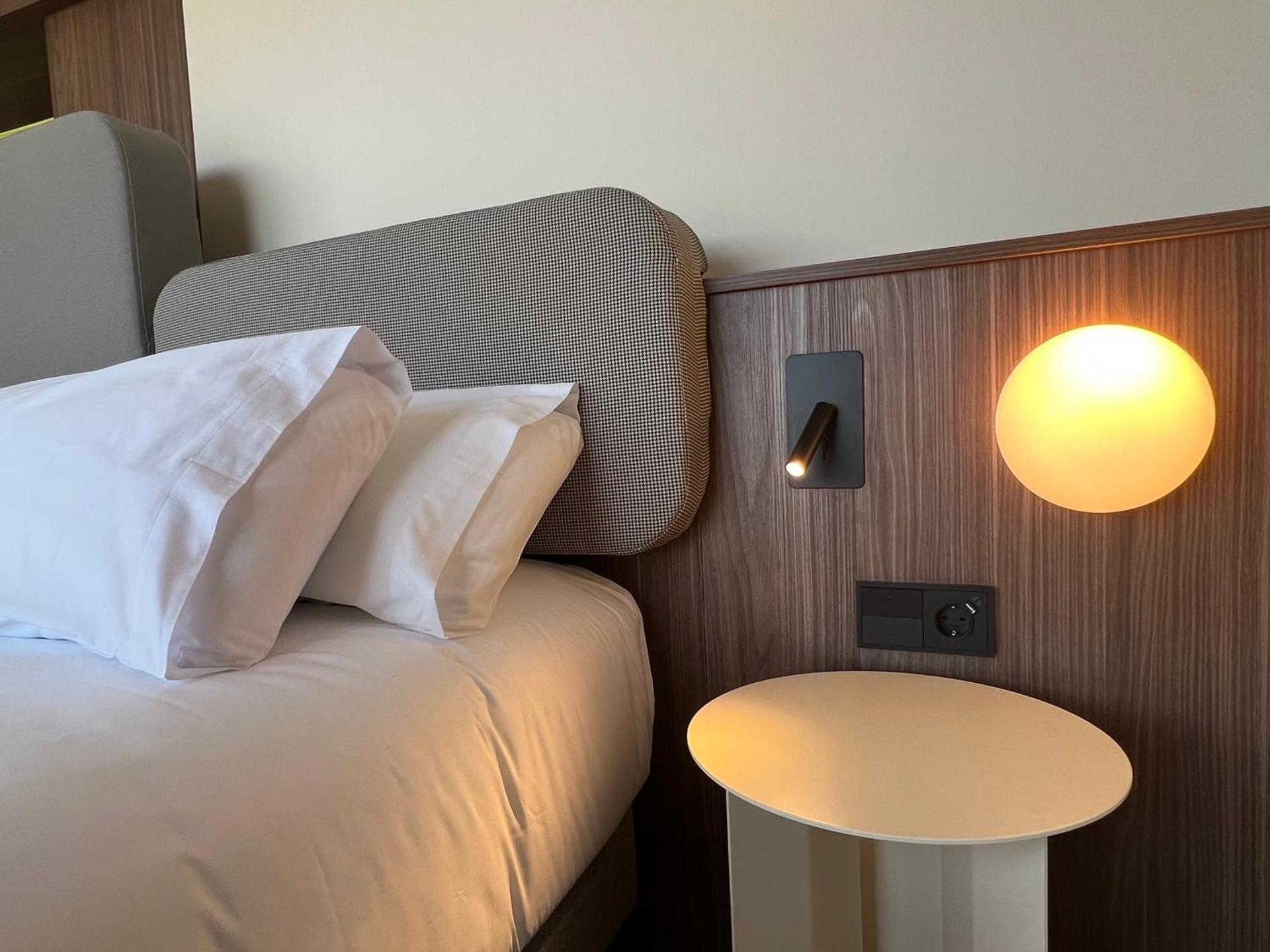 Deluxe Double or Twin Room with Mountain View