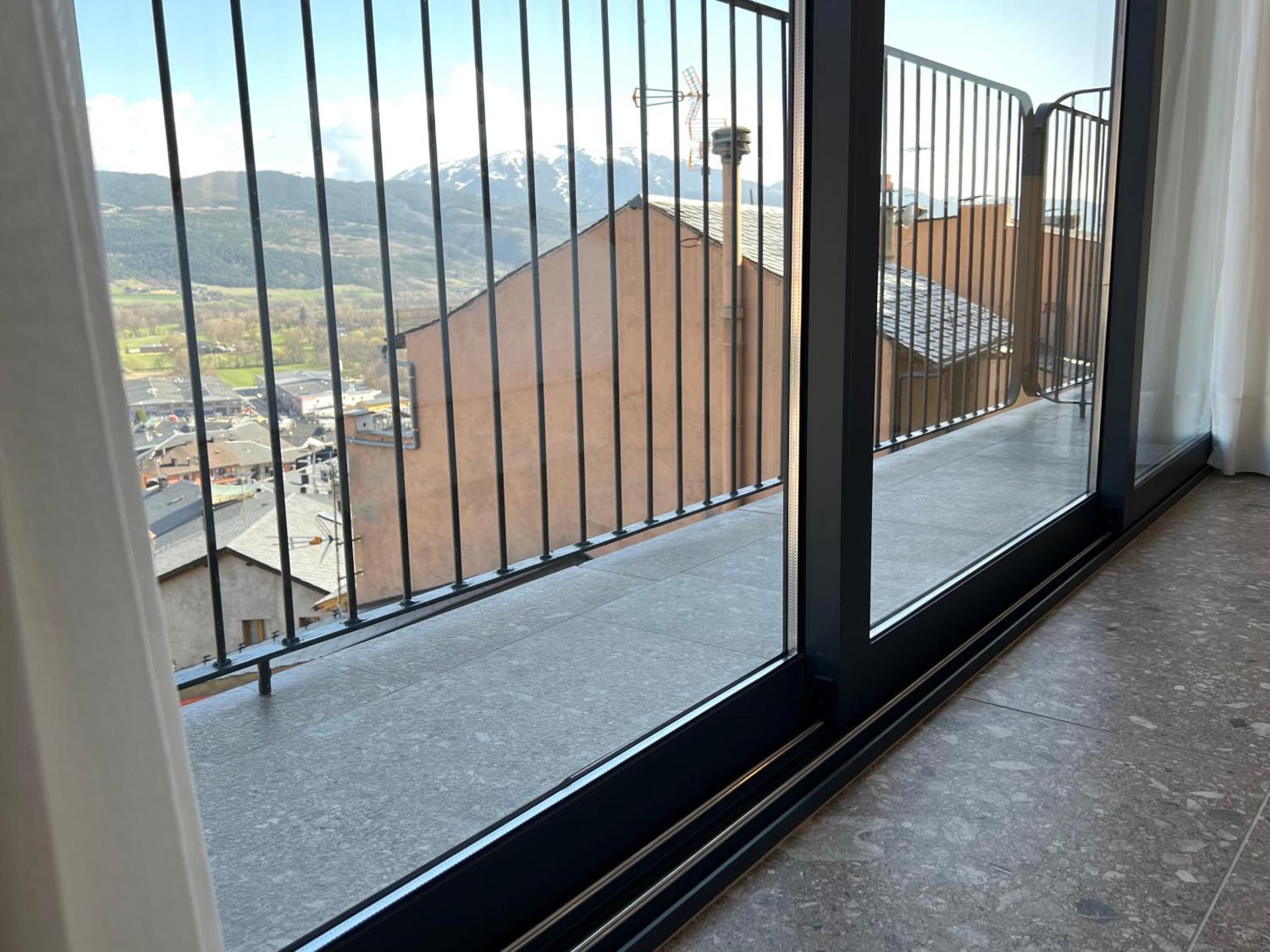 Deluxe Double or Twin Room with Mountain View