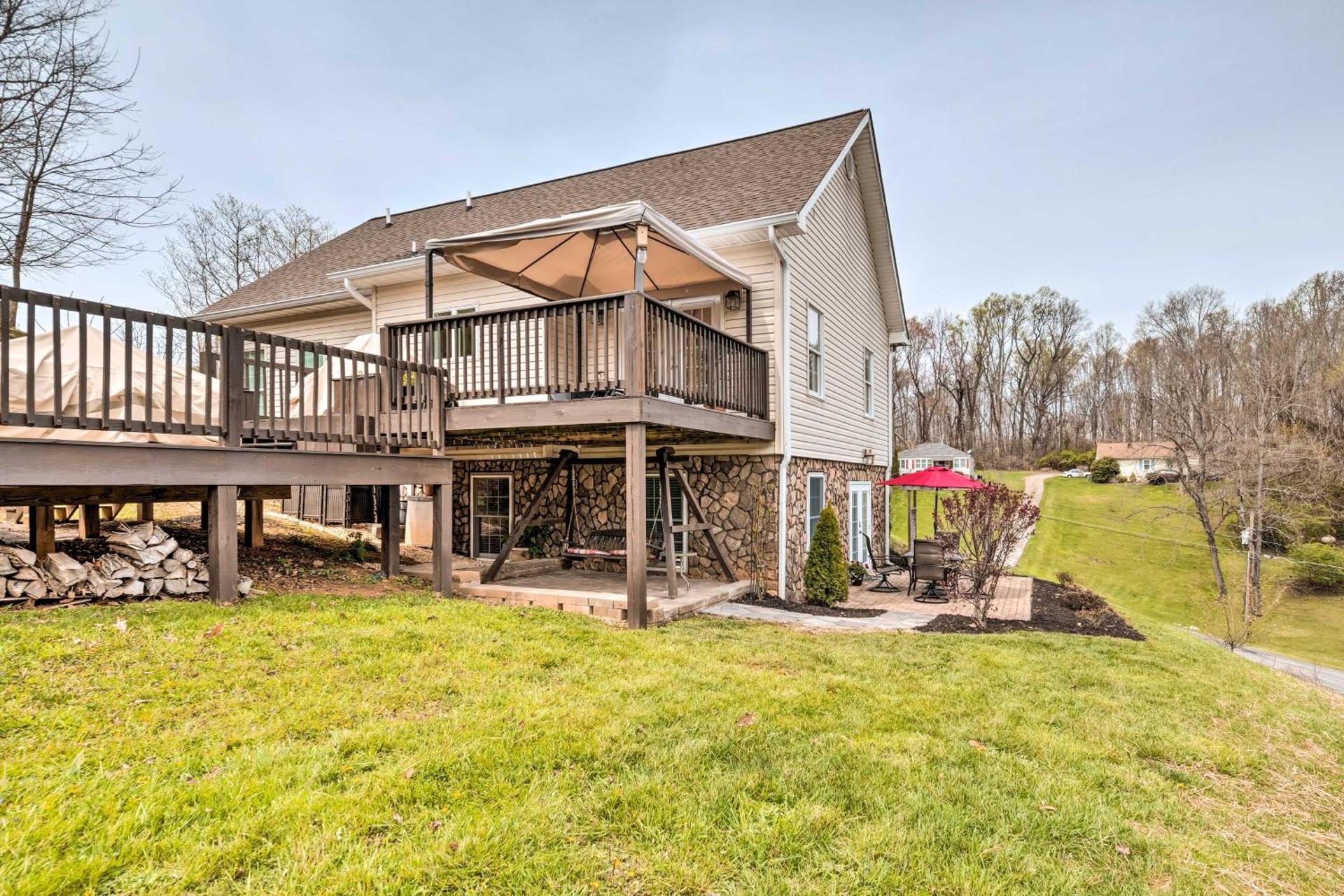 Bristol Escape with Patio, 2 Mi to Downtown!