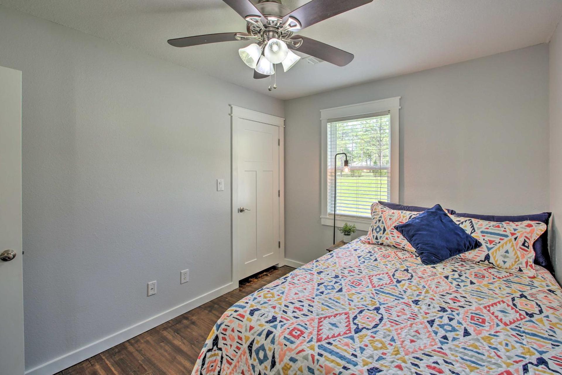 Cozy Hideaway Near Lake Ouachita and Hot Springs!