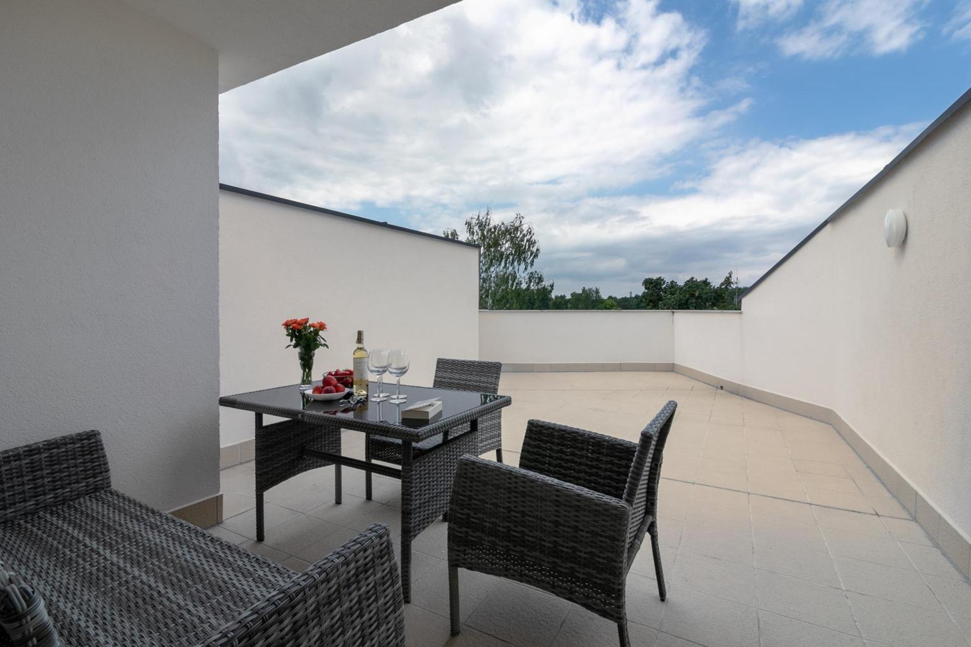 APARTAMENTY MIERZEJA -OSIEDLE BURSZTYNOWE, Jantar