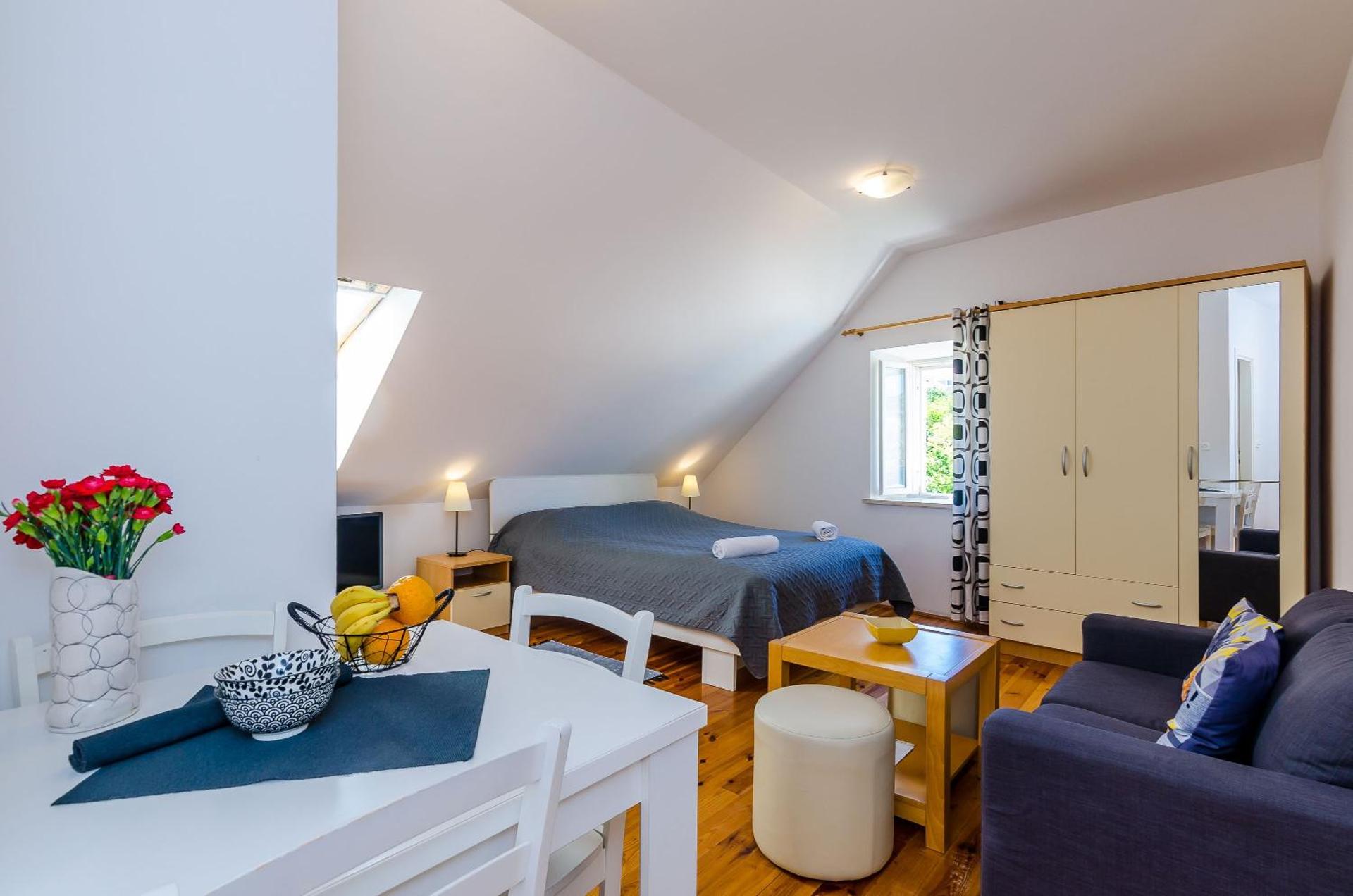 Studio (2 Adults) - Attic