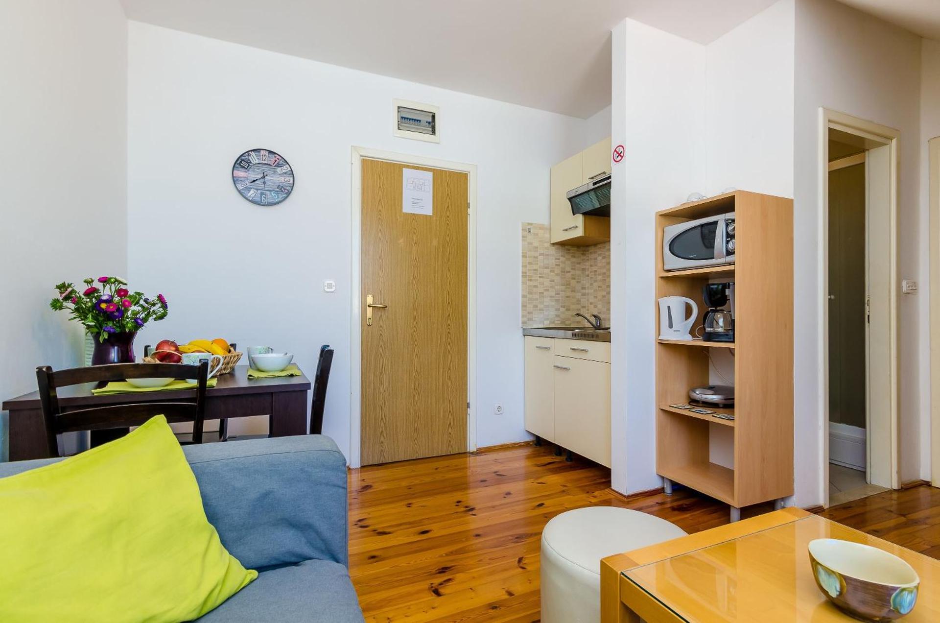 Apartment (3 Adults)