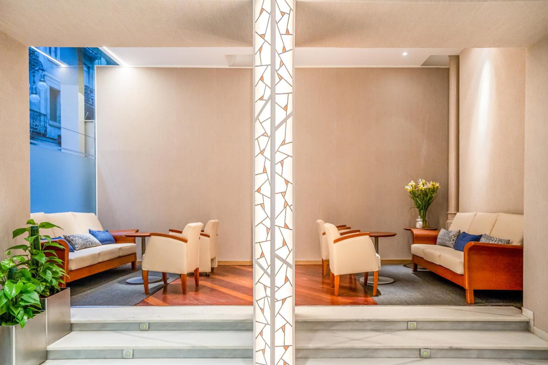 Communal lounge/ TV room