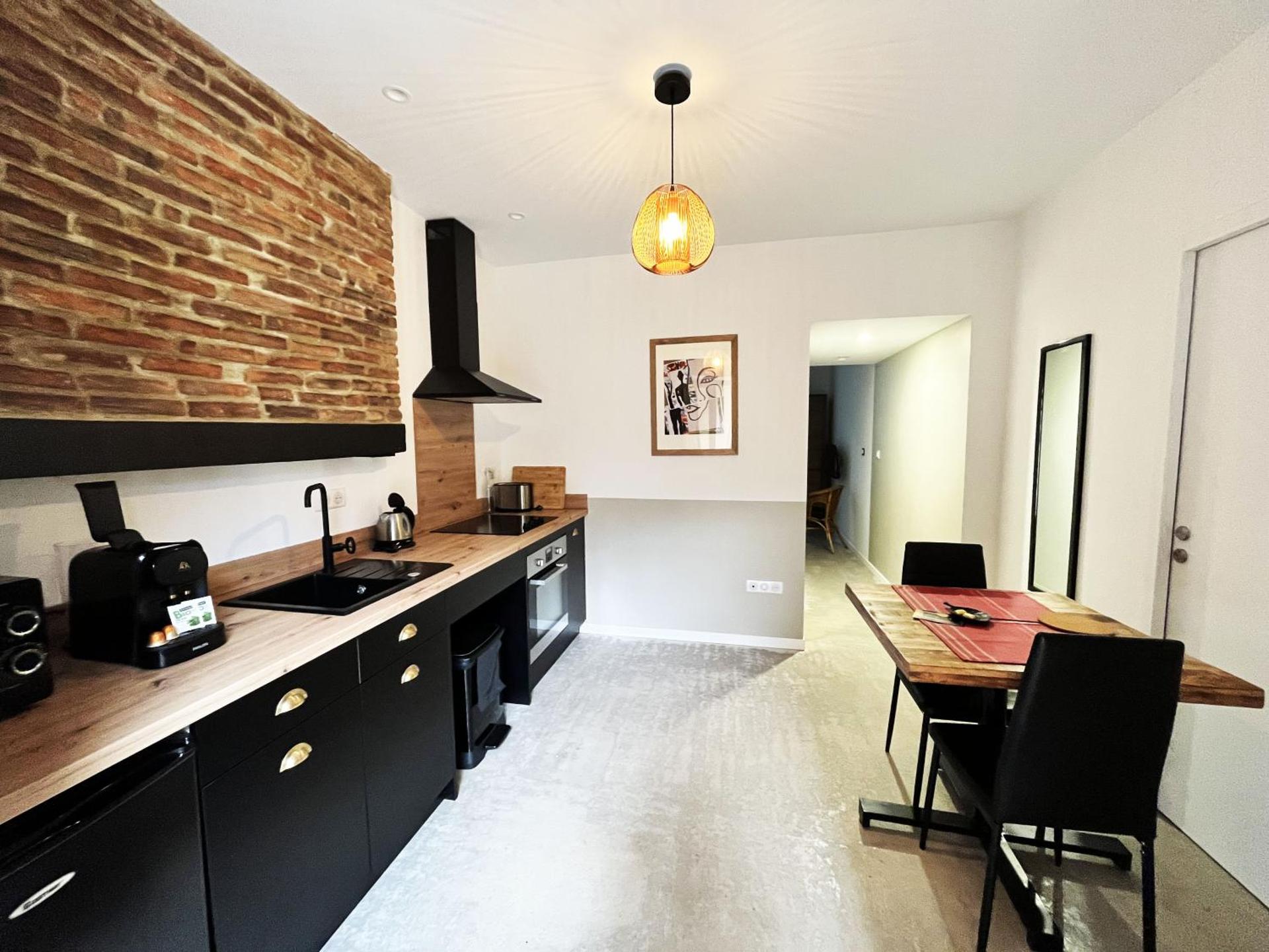 Kitchen or kitchenette