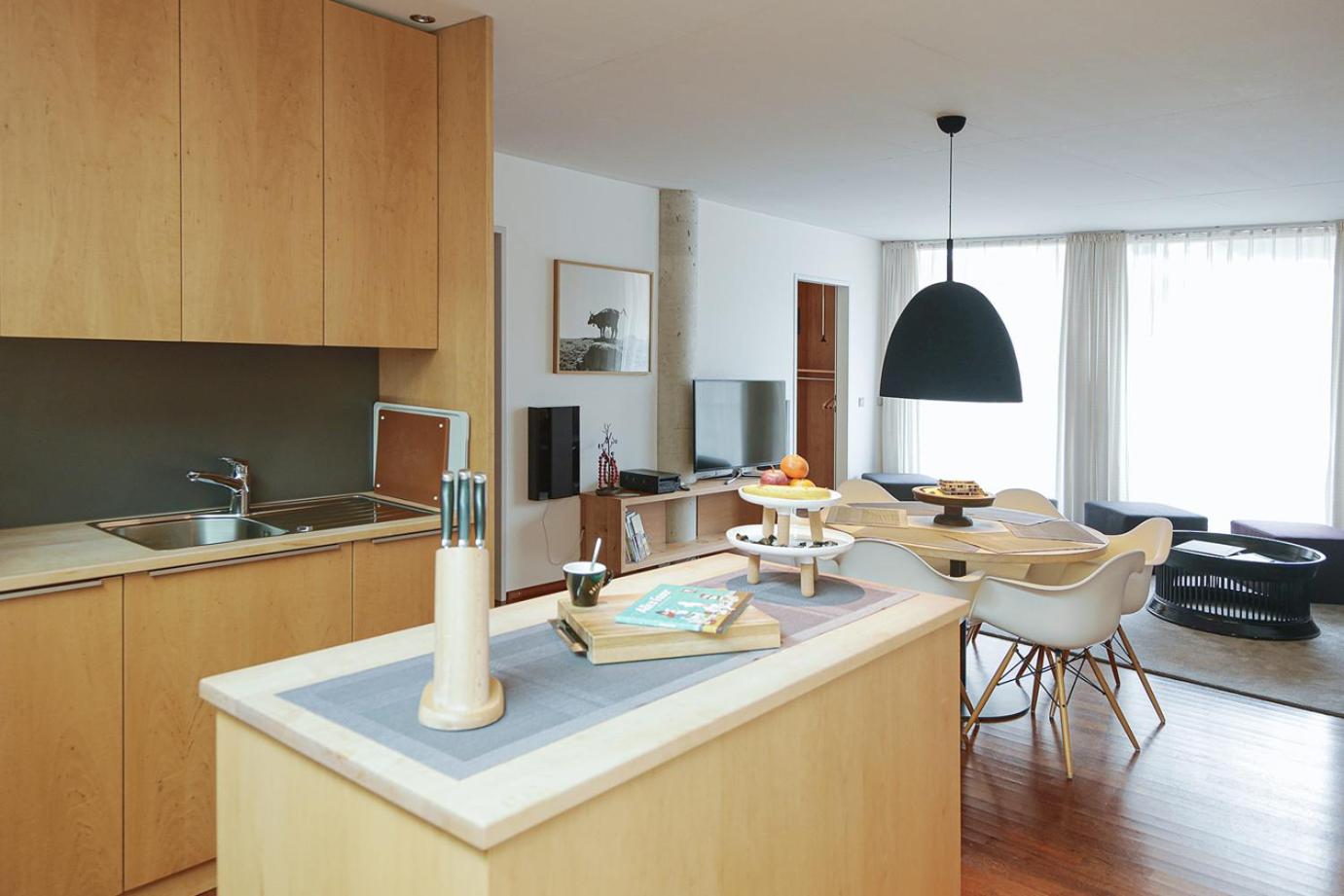 Communal lounge/ TV room