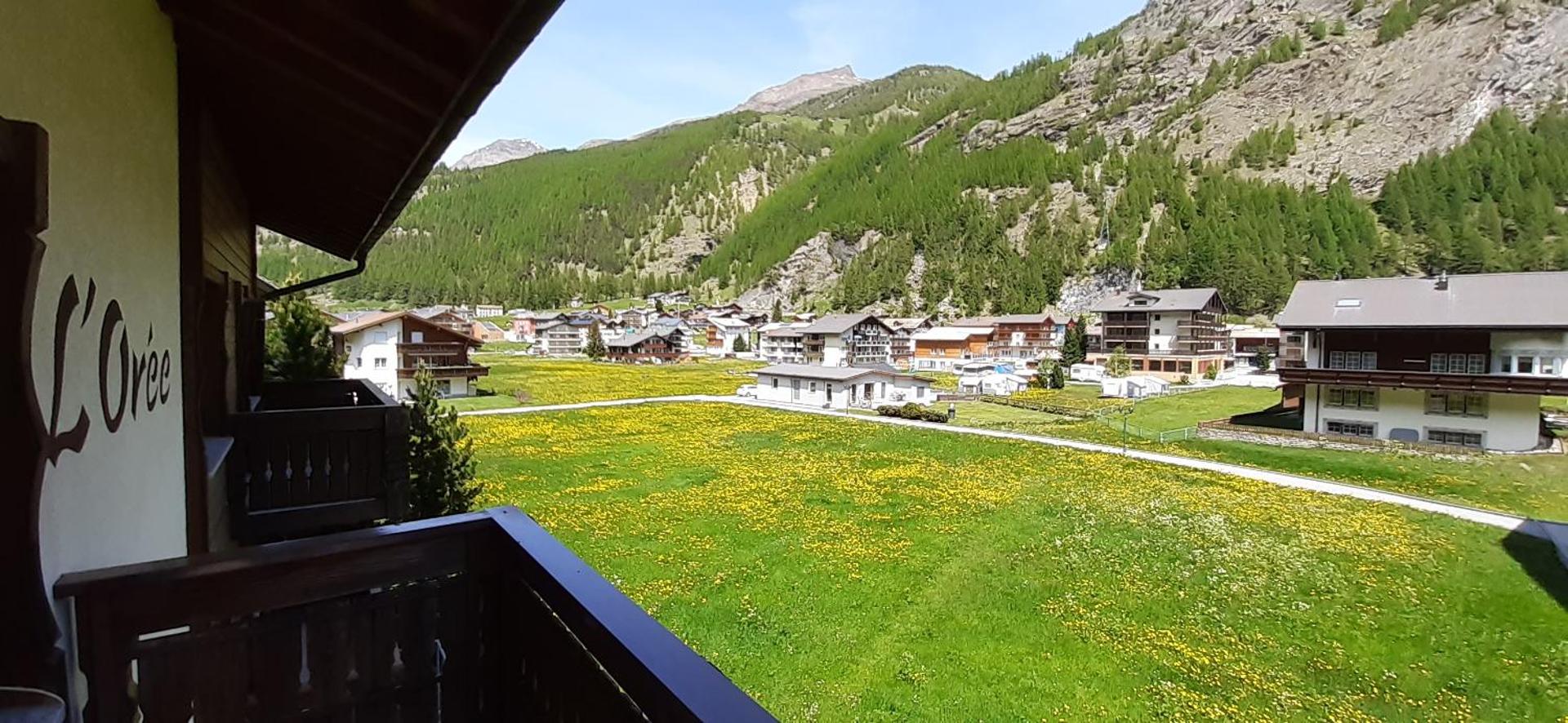 FREE Bus Winter Haus Loree