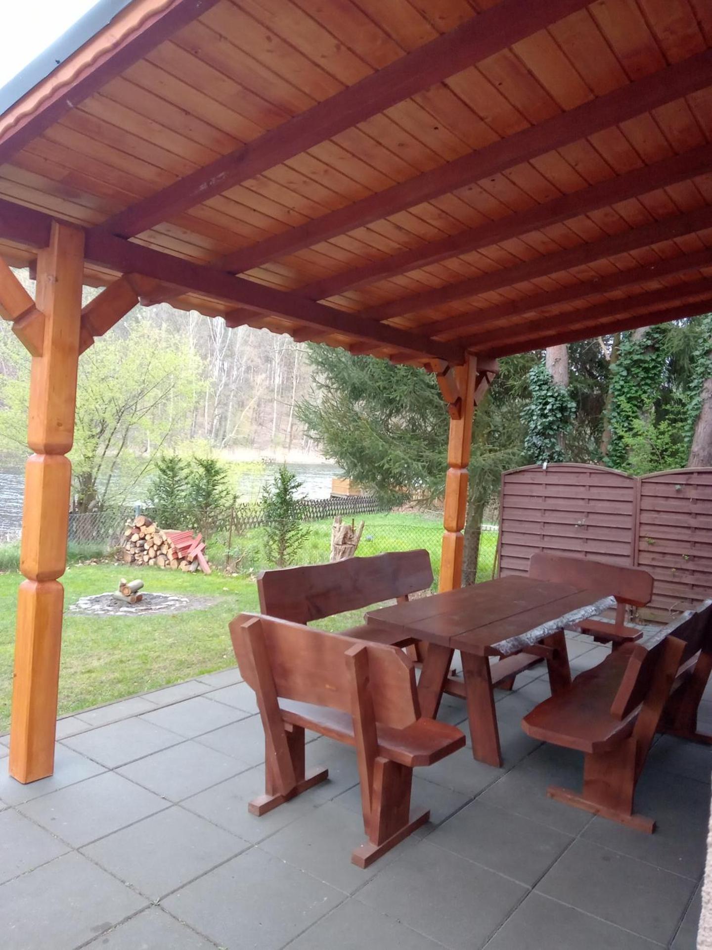 Urokliwy Domek nad Brzegiem Jeziora