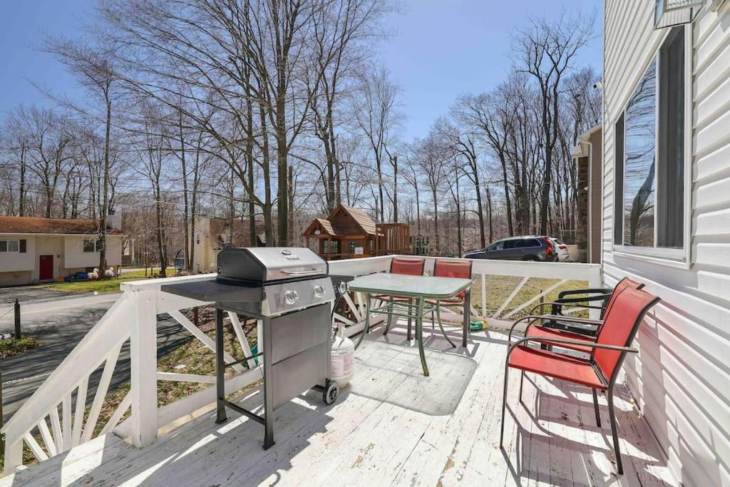 Cozy Poconos Mountain House with 3 bedrooms