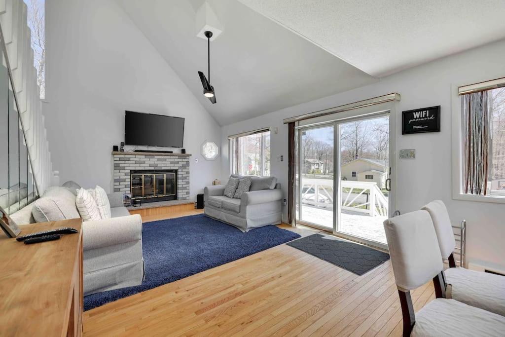 Cozy Poconos Mountain House with 3 bedrooms