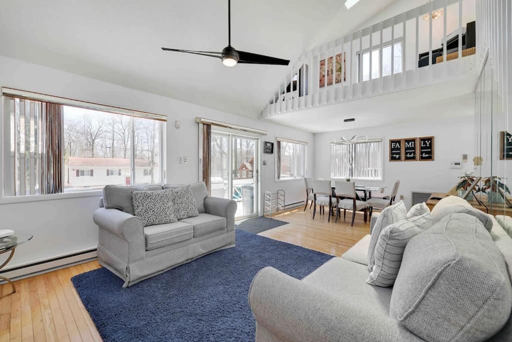 Cozy Poconos Mountain House with 3 bedrooms