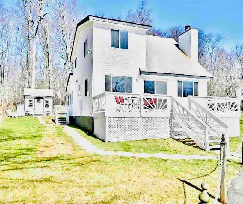 Cozy Poconos Mountain House with 3 bedrooms