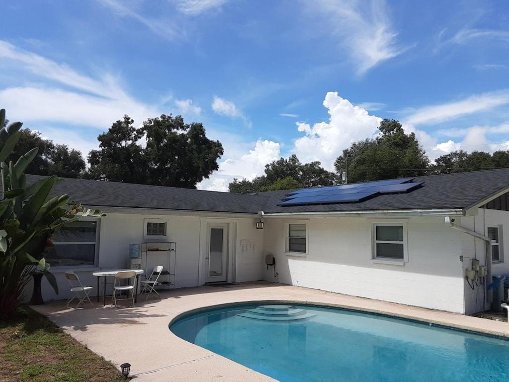 SPACIOUS POOL HOME in North FL