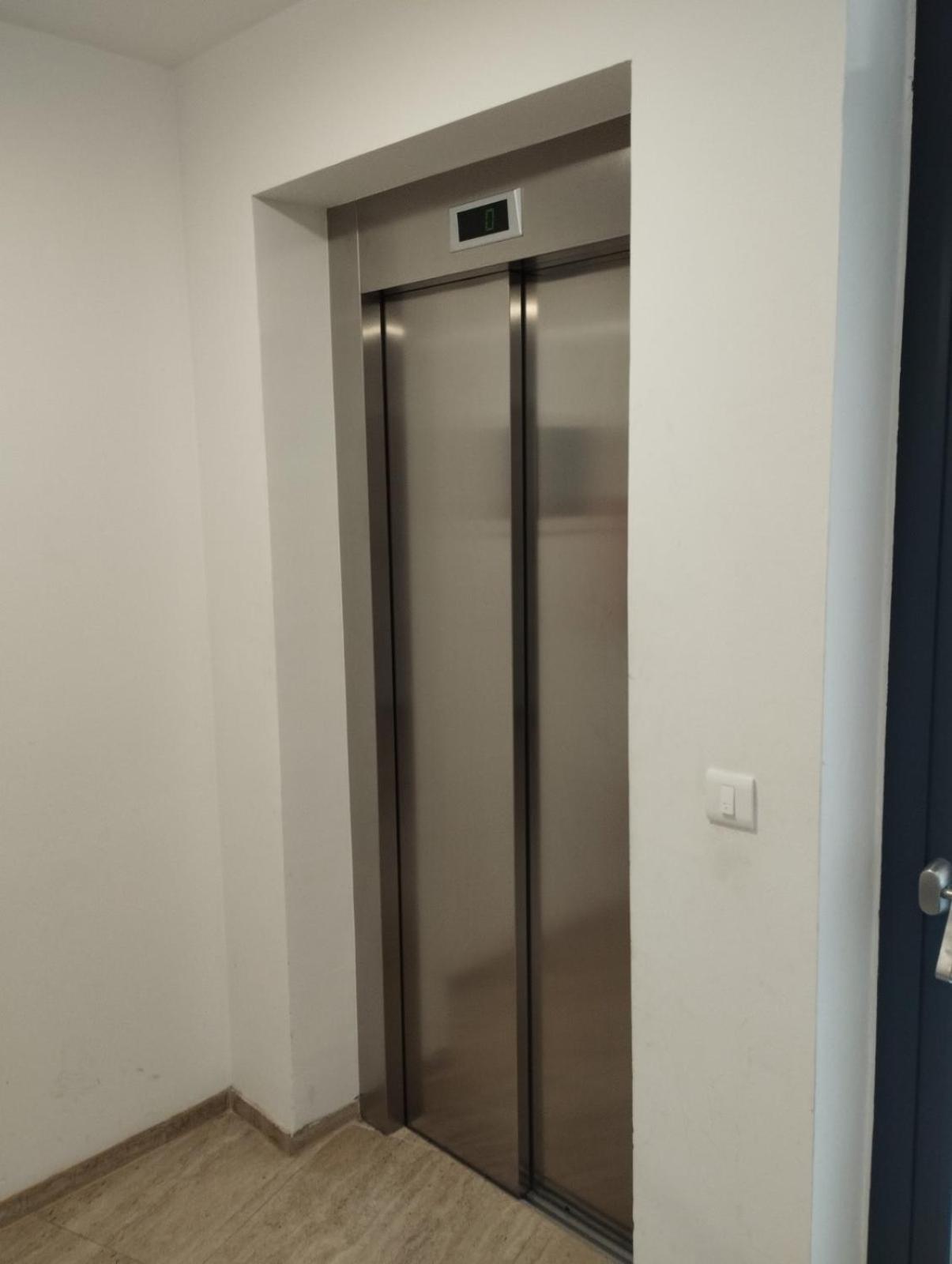 Enjoy Pula - new apt with terrace and FREE parking garage