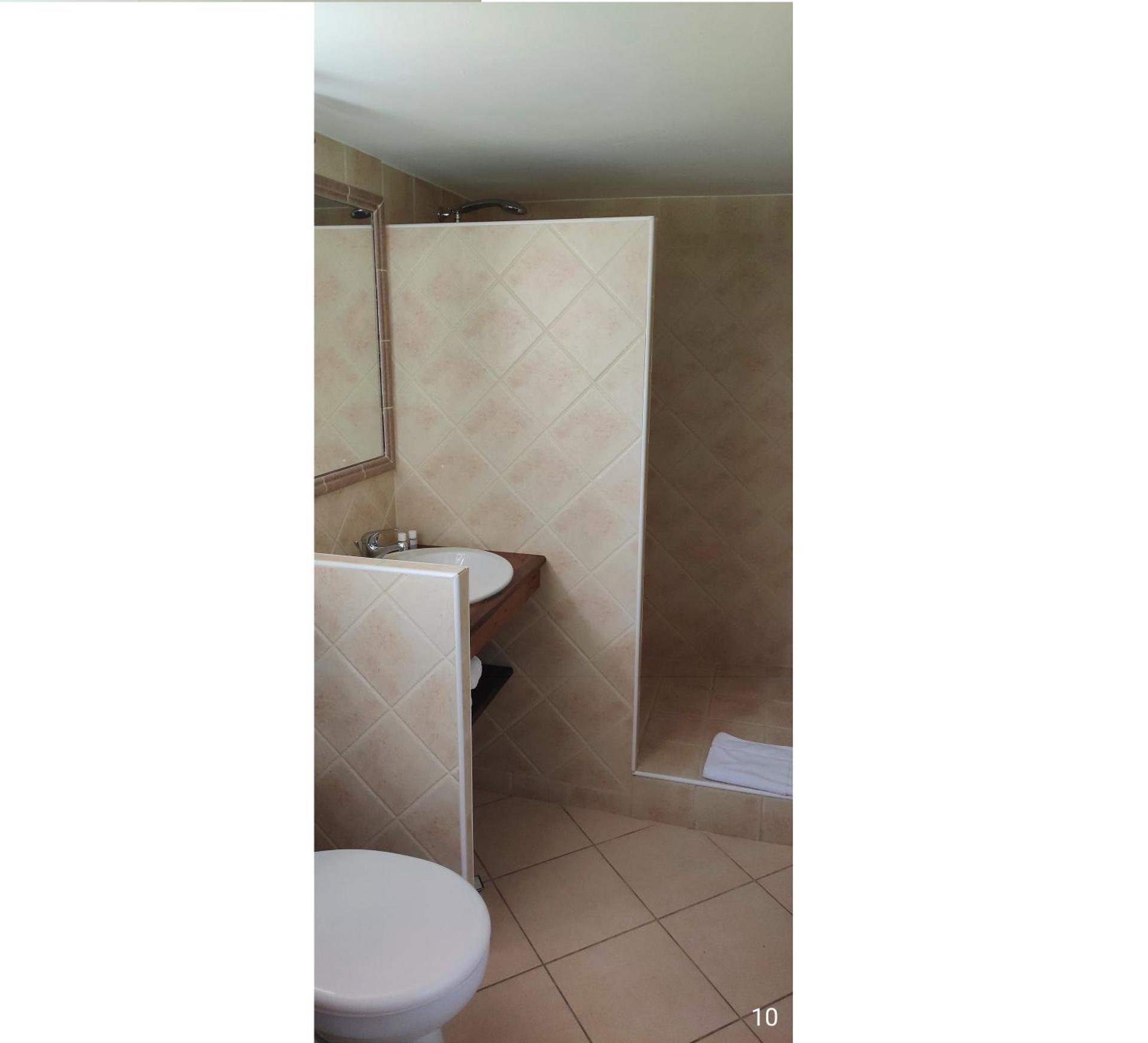 Hôtel et Restaurant Le Manoir - Echangeur A7-A9 - 24h-24h