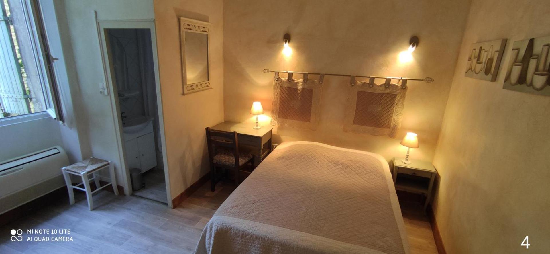 Hôtel et Restaurant Le Manoir - Echangeur A7-A9 - 24h-24h