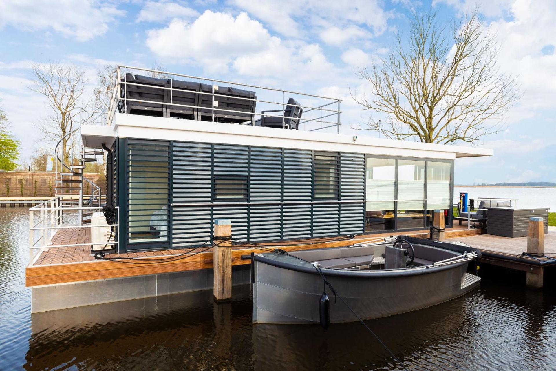 Welcome in - Houseboat 'de Valreep' met tuin - Sneek - Offingawier