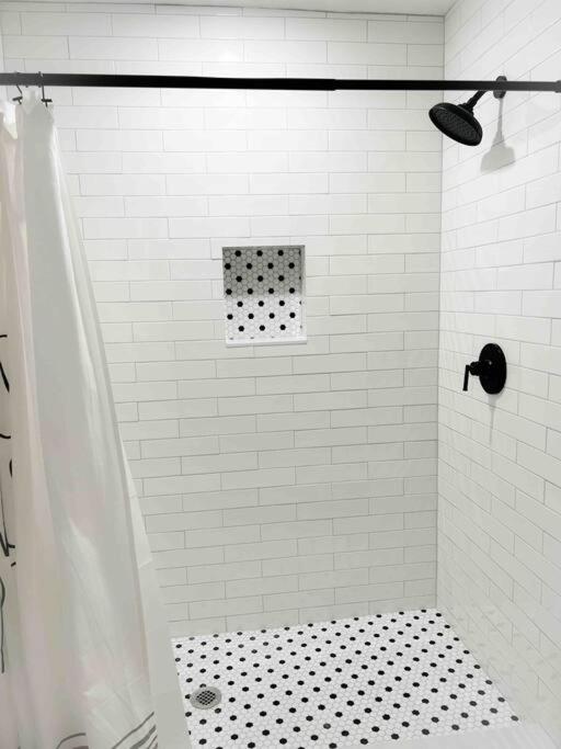 Sparkling Guest Home 2 bedroom-15 Minutes to Clearwater Beach