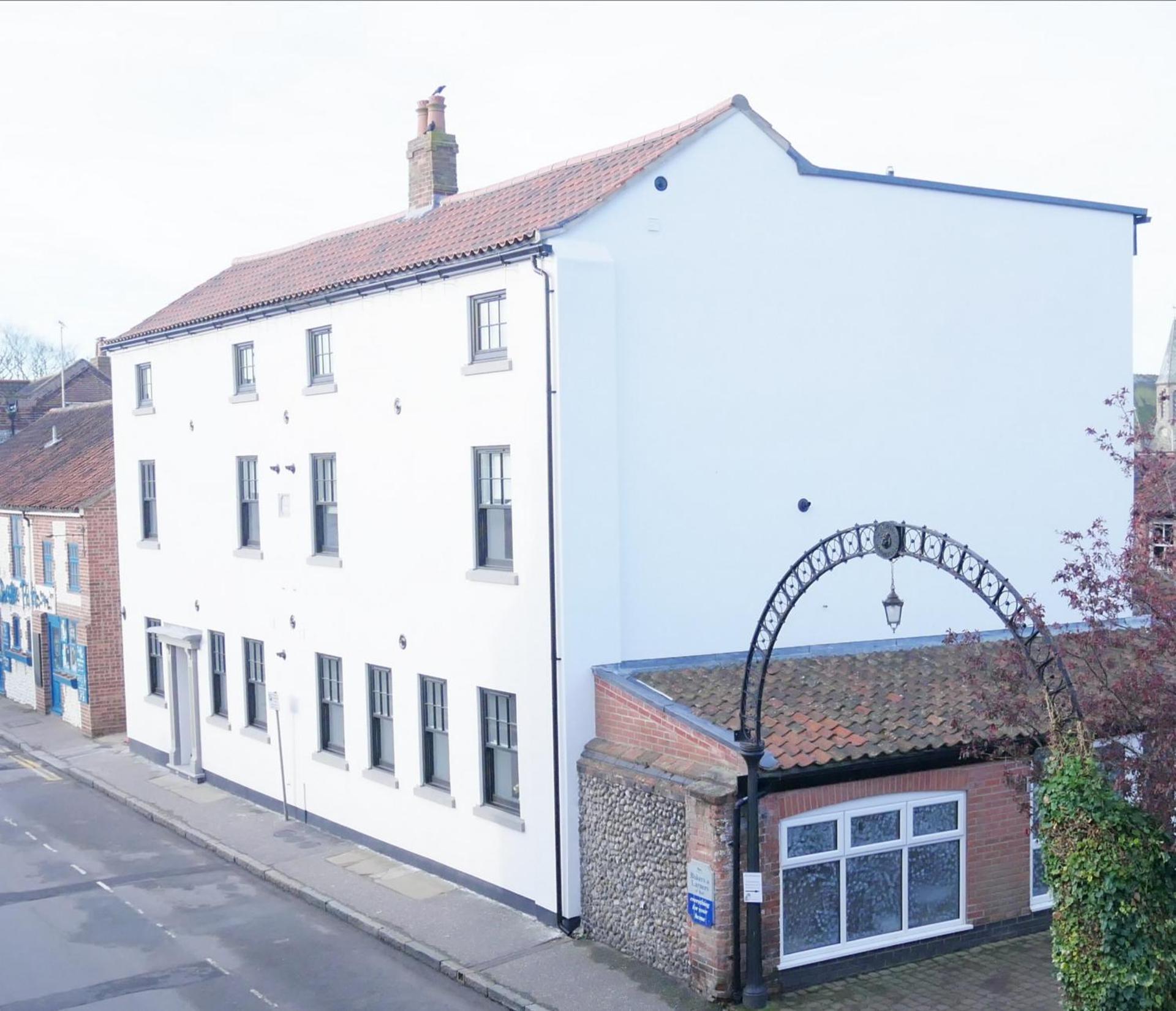 Sunset View, 2 bedrooms in the heart of Holt with parking