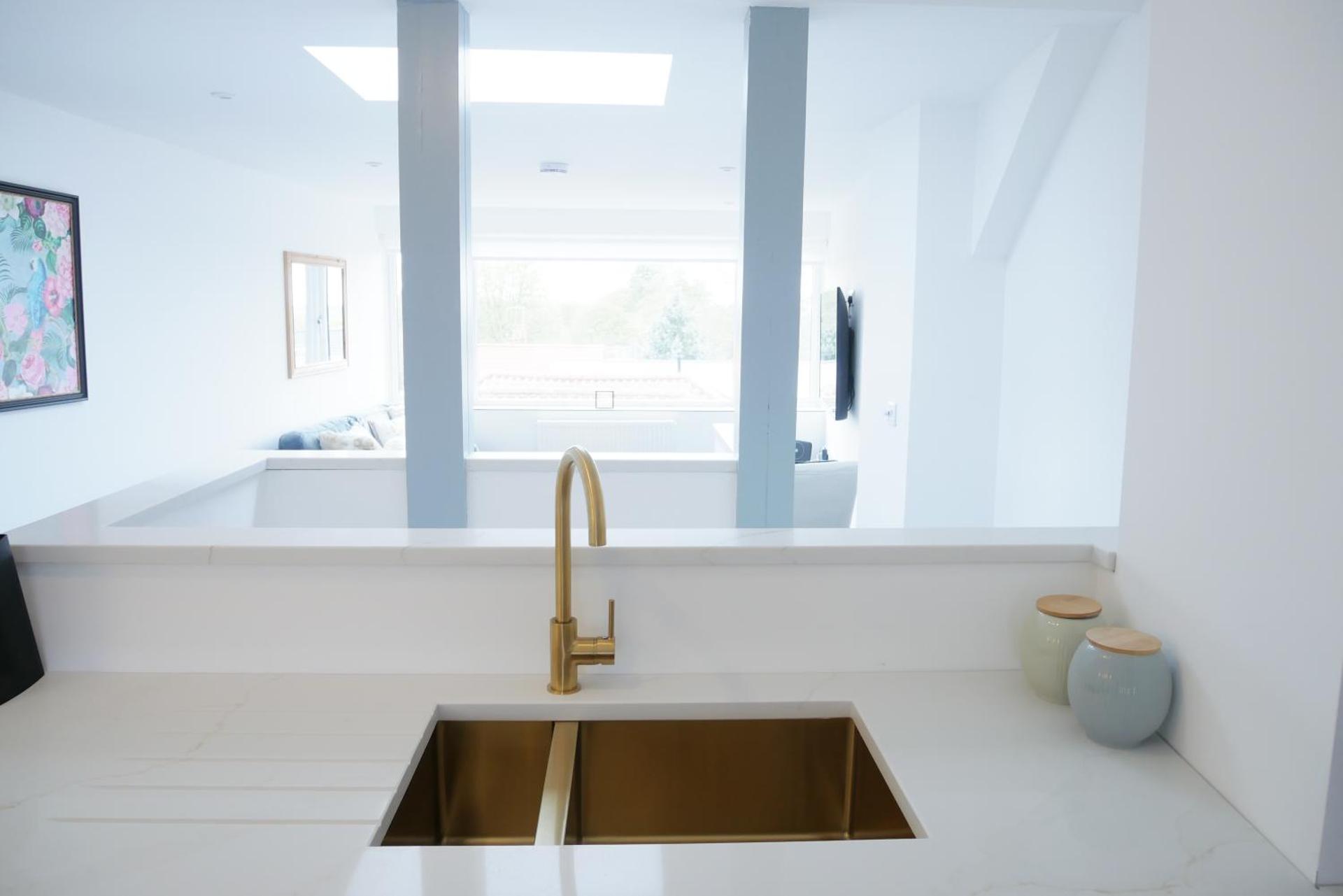 Sunset View, 2 bedrooms in the heart of Holt with parking