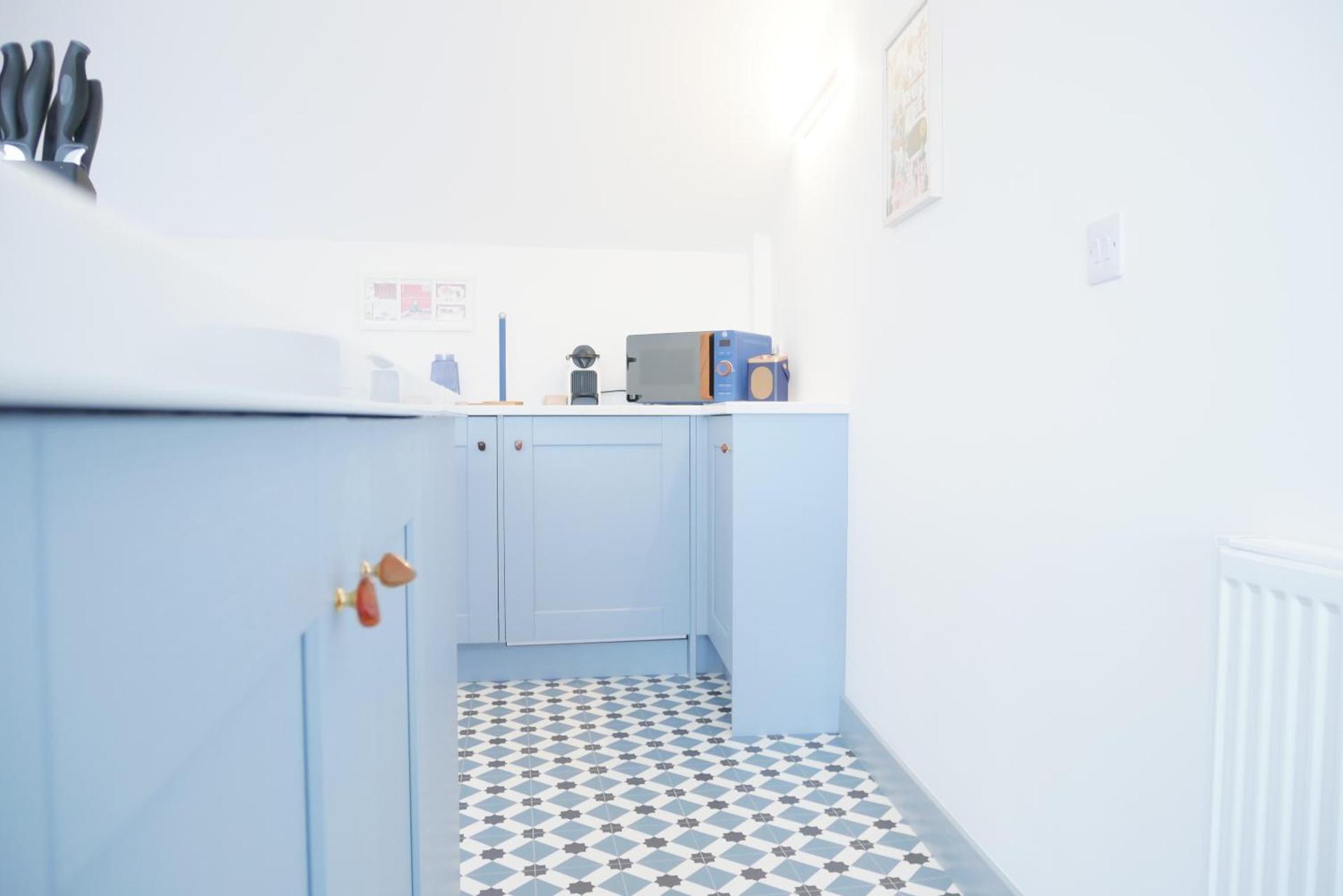 Sunset View, 2 bedrooms in the heart of Holt with parking