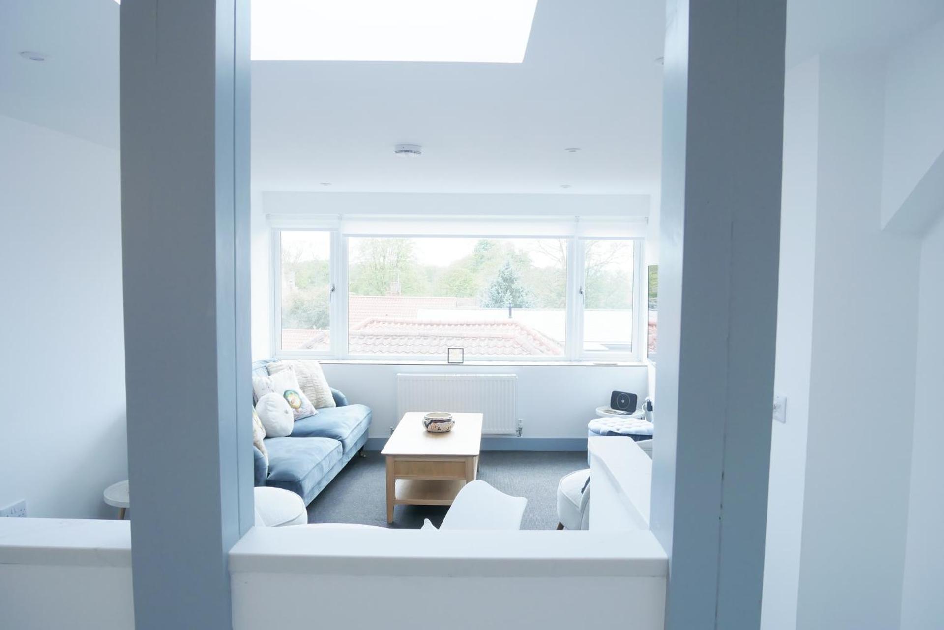 Sunset View, 2 bedrooms in the heart of Holt with parking