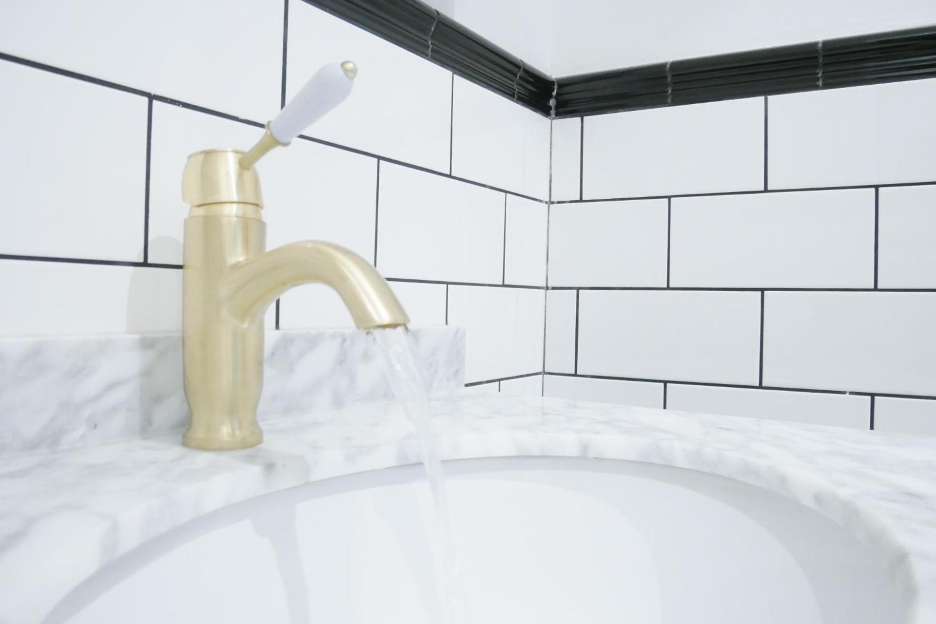 Sunset View, 2 bedrooms in the heart of Holt with parking