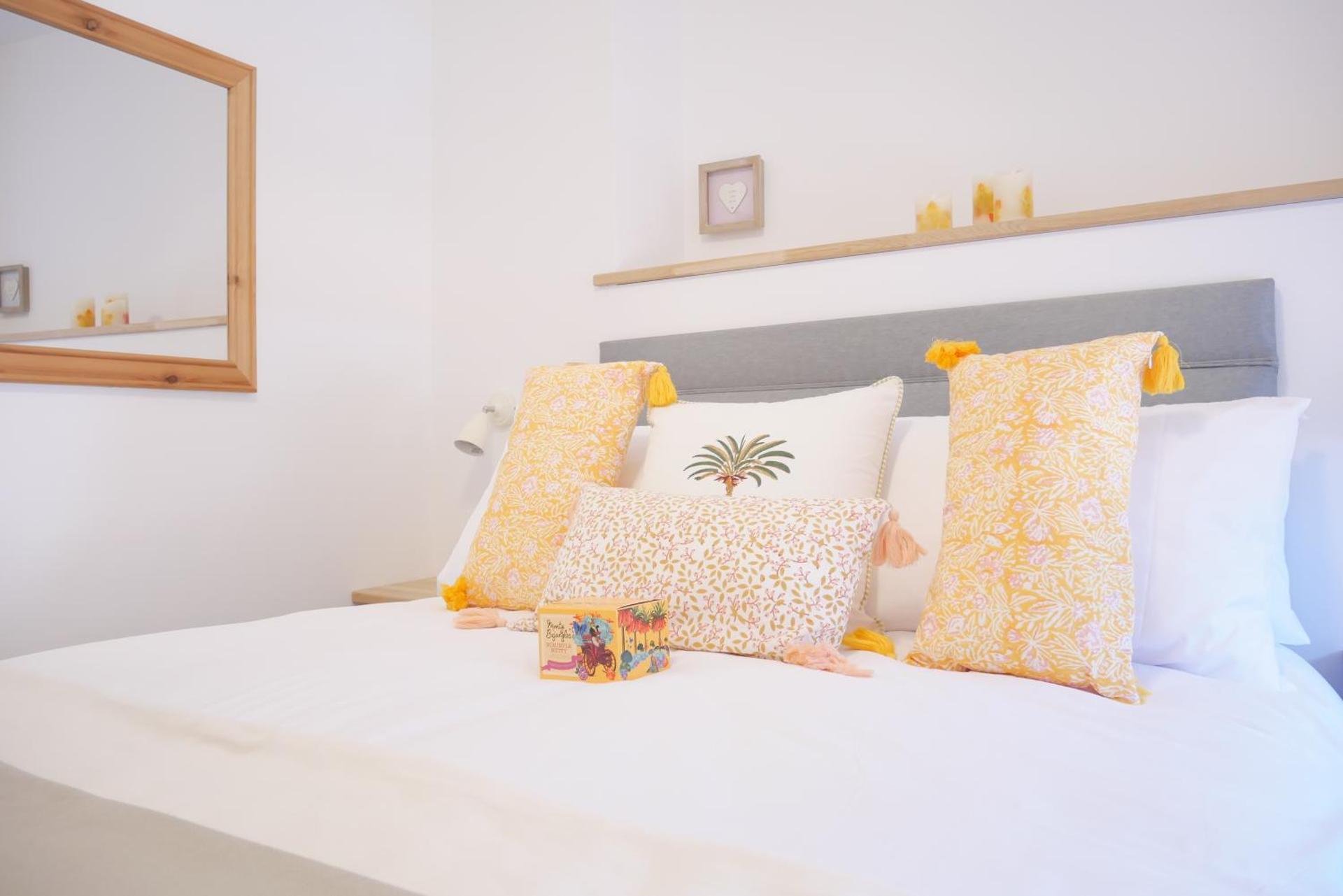 Sunset View, 2 bedrooms in the heart of Holt with parking