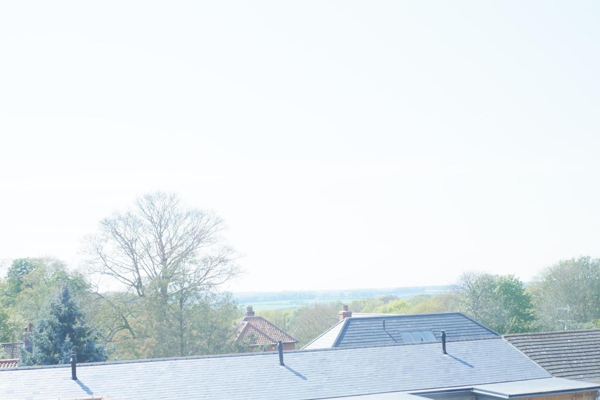 Sunset View, 2 bedrooms in the heart of Holt with parking