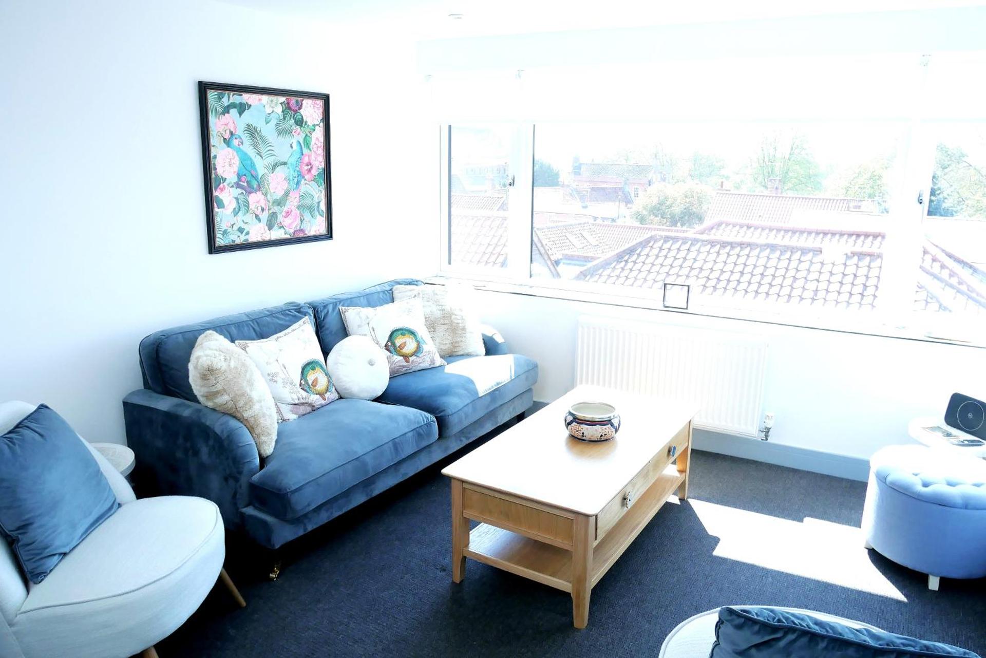Sunset View, 2 bedrooms in the heart of Holt with parking