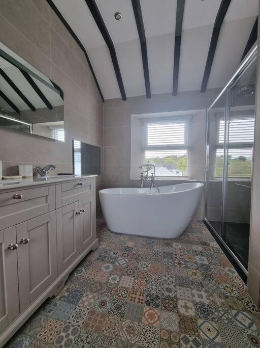 Luxurious Cottage with hot tub, Lake District