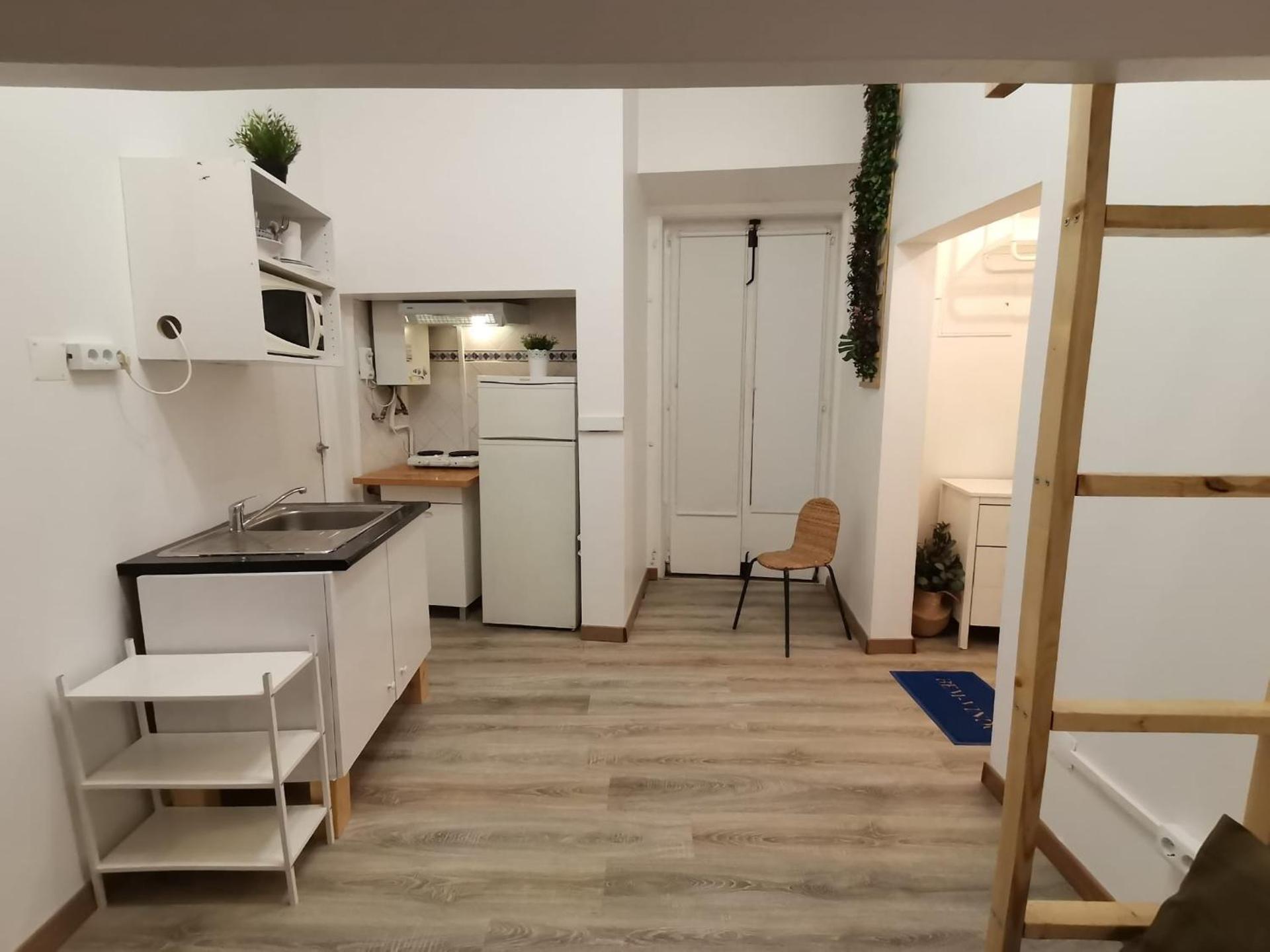 Kitchen or kitchenette