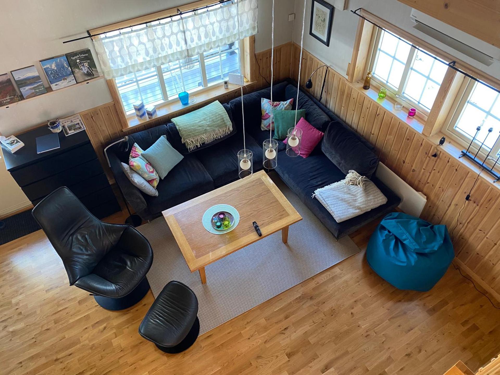 Fjällstuga i avskildhet med elbilsladdare