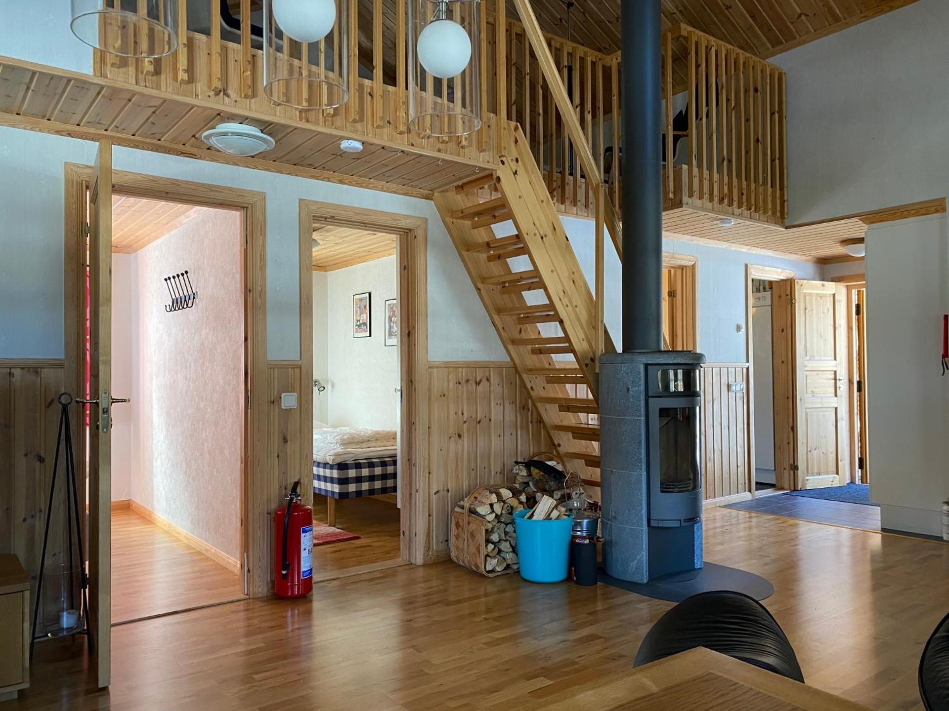 Fjällstuga i avskildhet med elbilsladdare