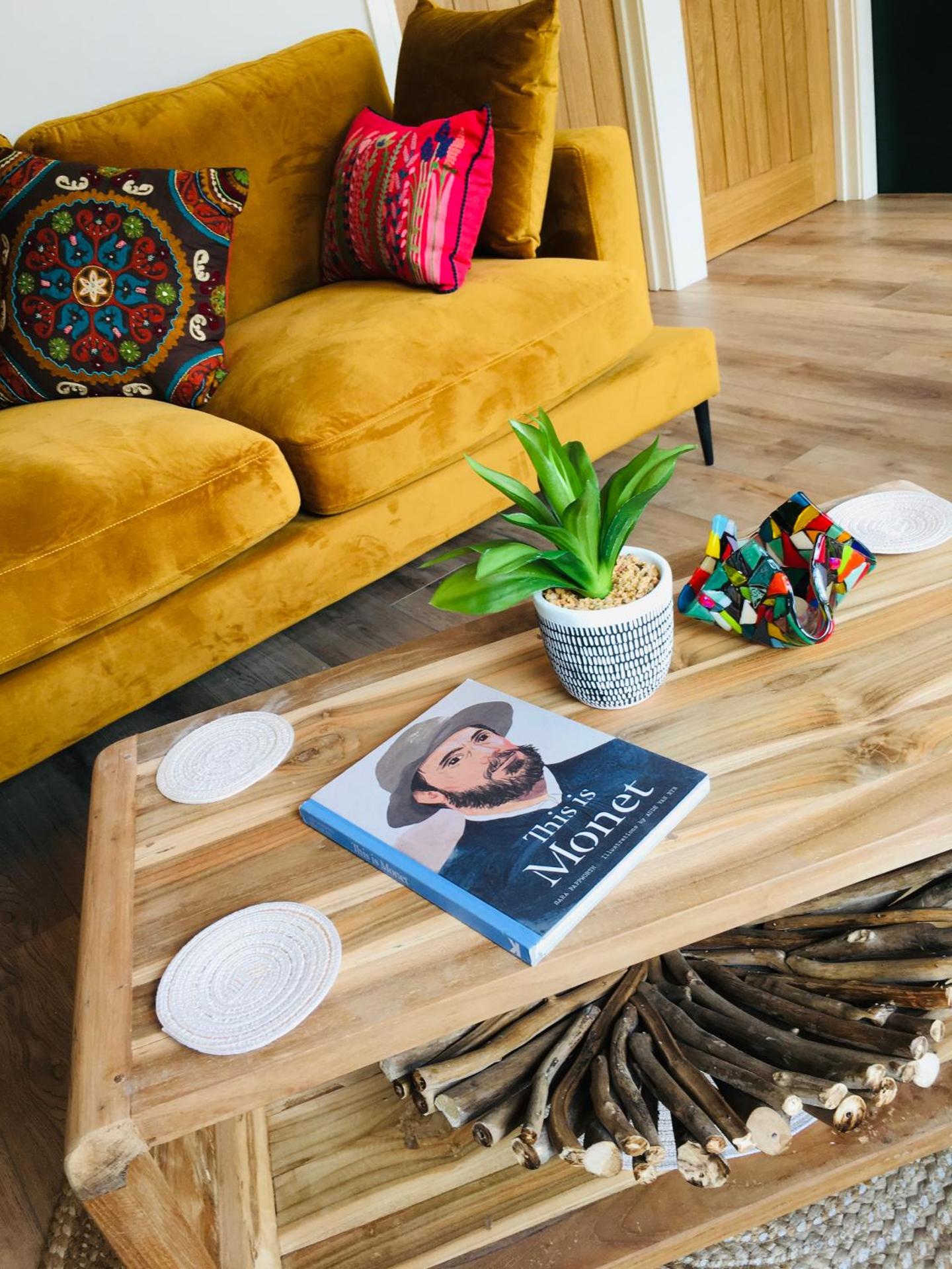 Communal lounge/ TV room