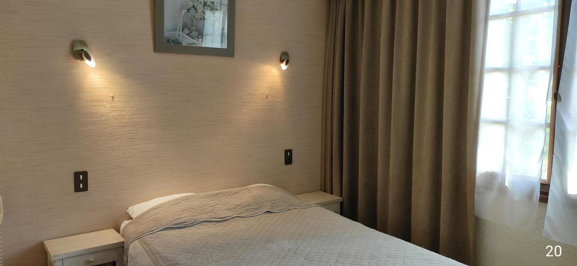 Hôtel et Restaurant Le Manoir - Echangeur A7-A9 - 24h-24h