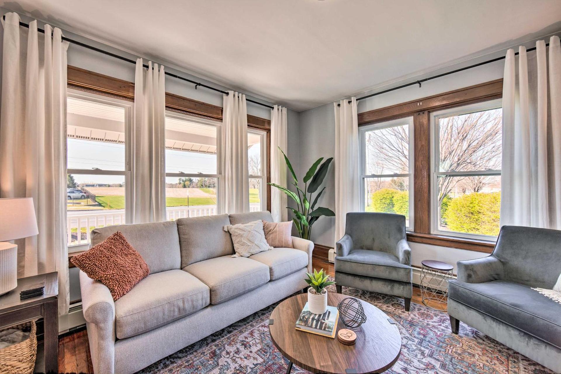 Home 2 Mi to Hersheypark Work and Play!