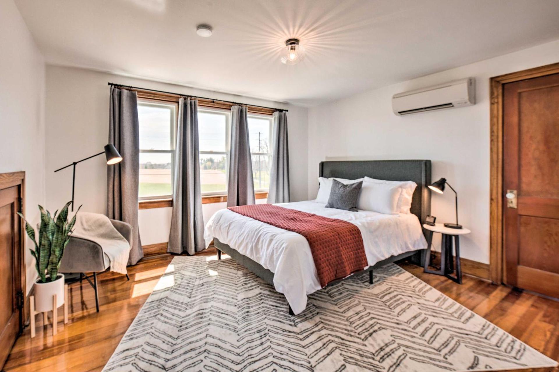 Home 2 Mi to Hersheypark Work and Play!