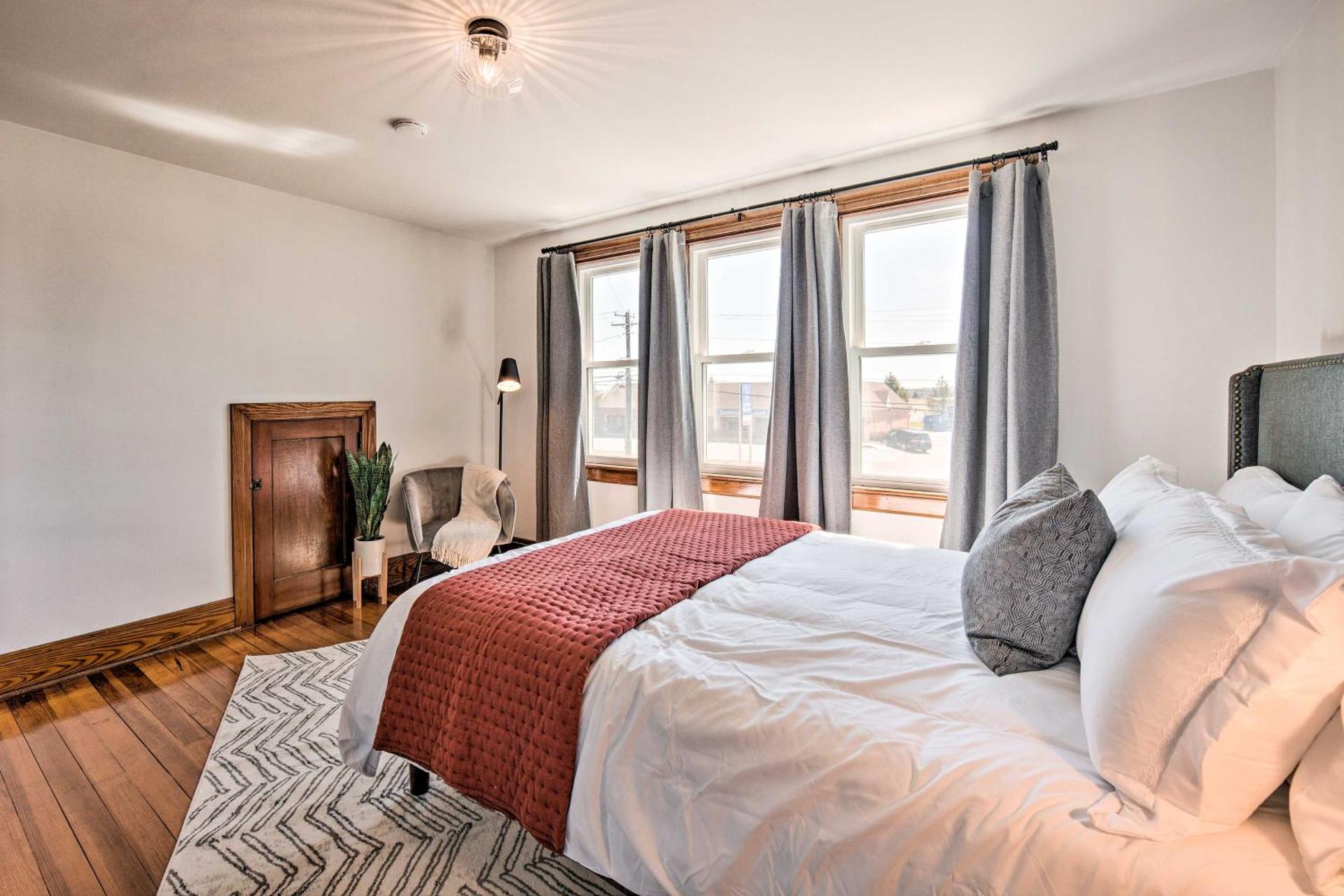 Home 2 Mi to Hersheypark Work and Play!