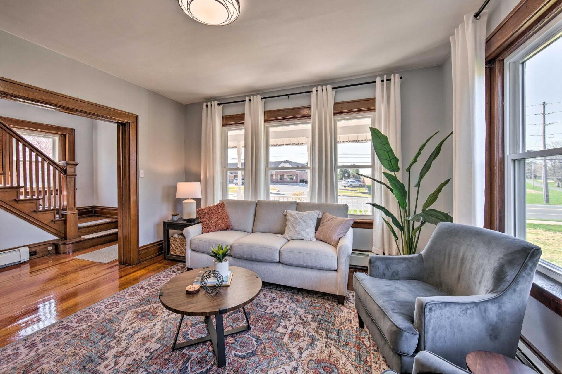 Home 2 Mi to Hersheypark Work and Play!