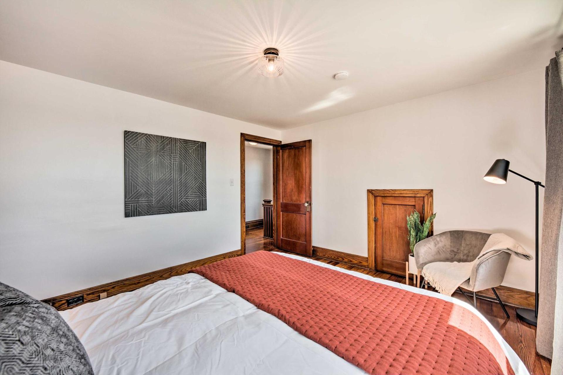 Home 2 Mi to Hersheypark Work and Play!