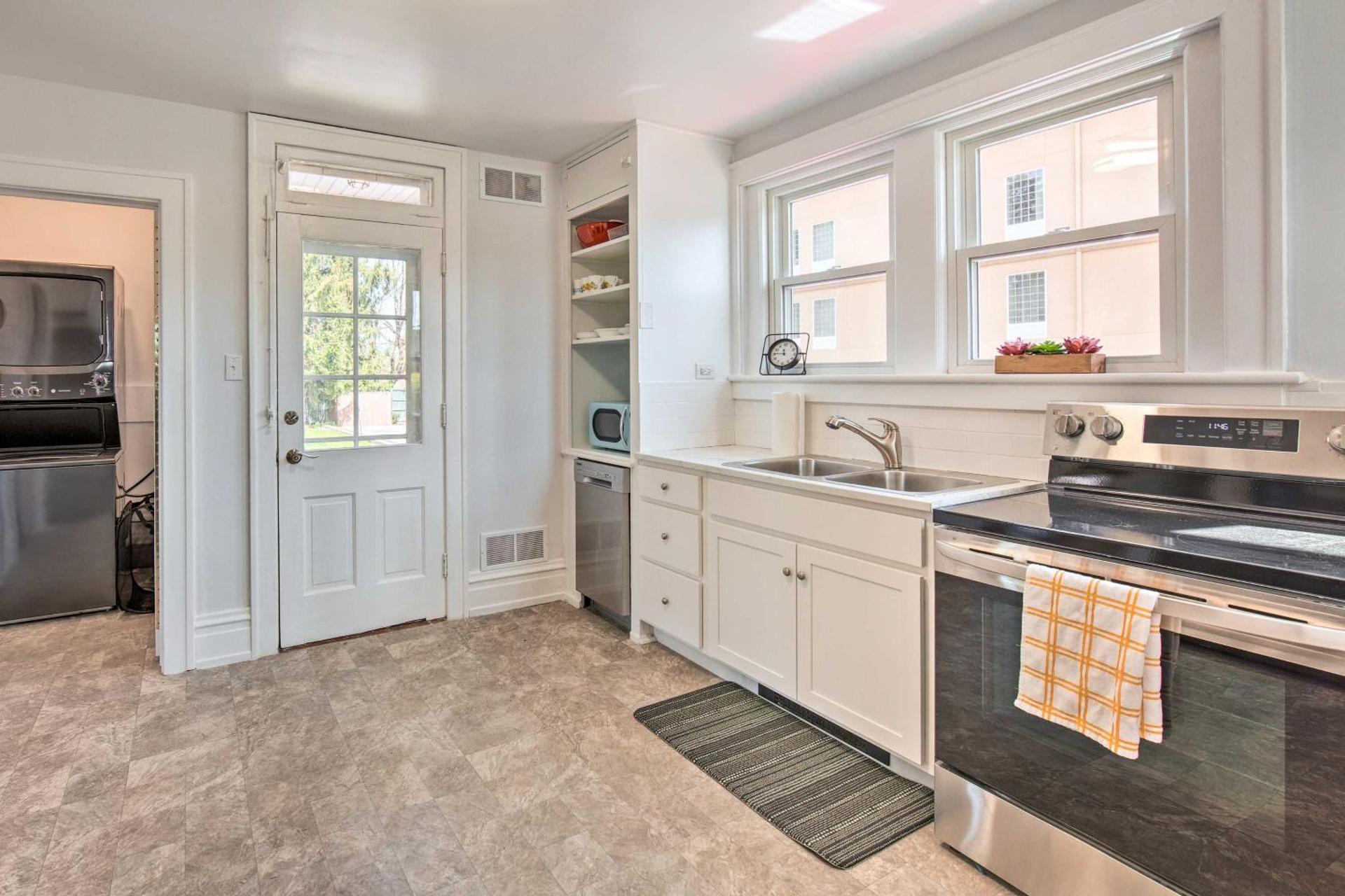 Home 2 Mi to Hersheypark Work and Play!